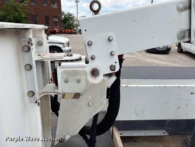 image for item FB8756 2011 Ford F550 Super Duty bucket truck