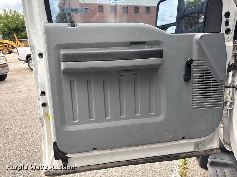 image for item FB8756 2011 Ford F550 Super Duty bucket truck