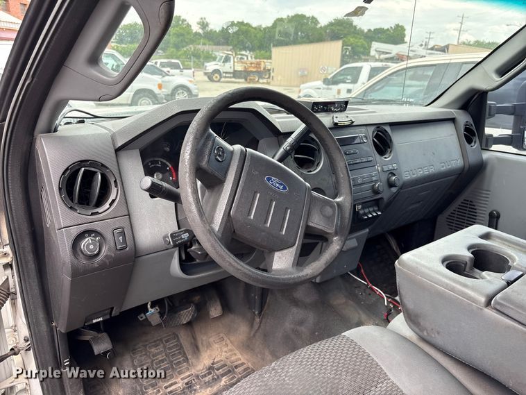 image for item FB8756 2011 Ford F550 Super Duty bucket truck