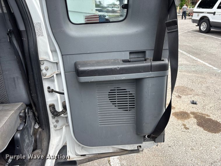 image for item FB8756 2011 Ford F550 Super Duty bucket truck