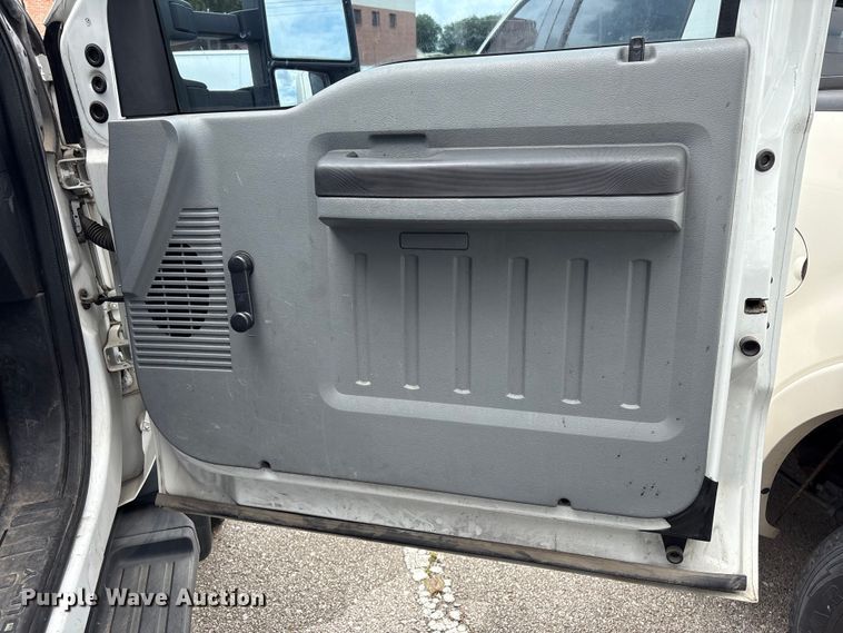 image for item FB8756 2011 Ford F550 Super Duty bucket truck