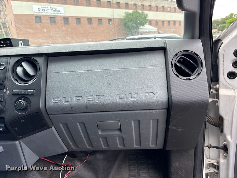 image for item FB8756 2011 Ford F550 Super Duty bucket truck