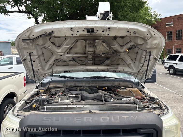 image for item FB8756 2011 Ford F550 Super Duty bucket truck