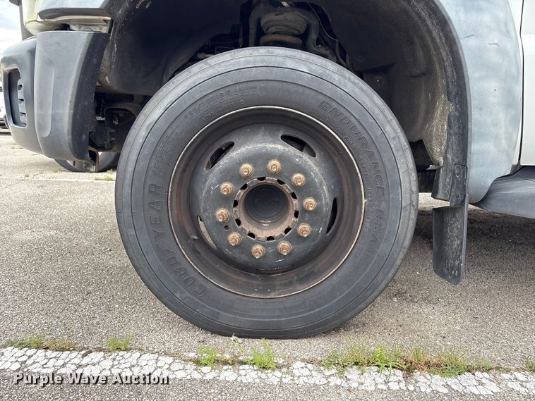 image for item FB8756 2011 Ford F550 Super Duty bucket truck