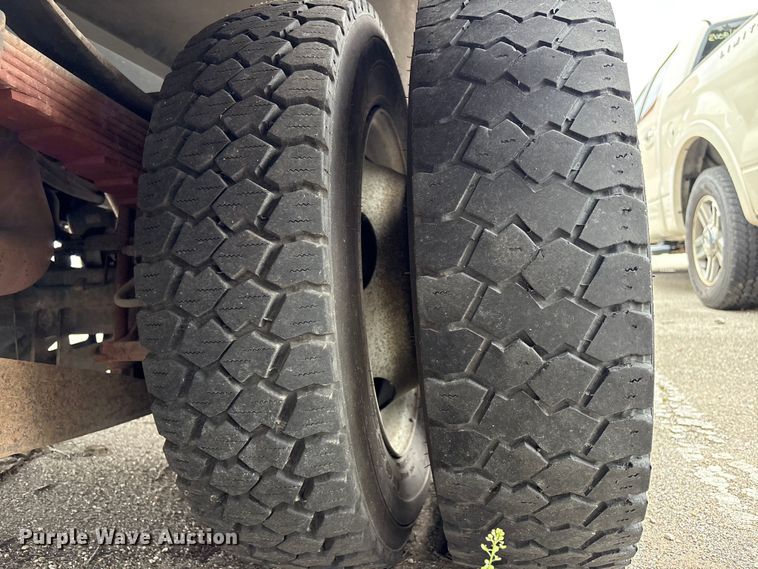 image for item FB8756 2011 Ford F550 Super Duty bucket truck