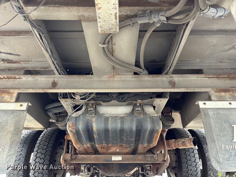 image for item FB8756 2011 Ford F550 Super Duty bucket truck
