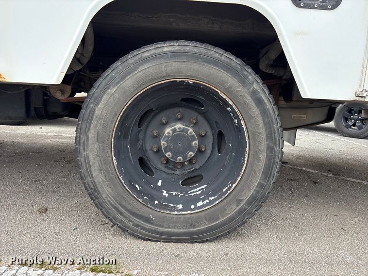 image for item FB8756 2011 Ford F550 Super Duty bucket truck