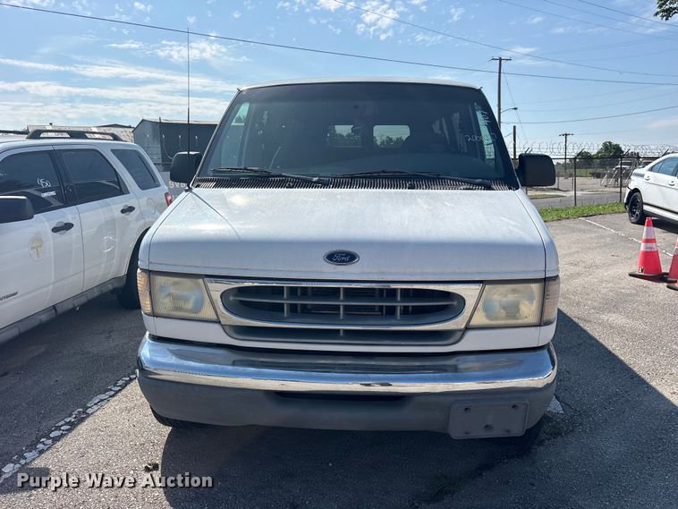 image for item FB8757 2000 Ford E350 van