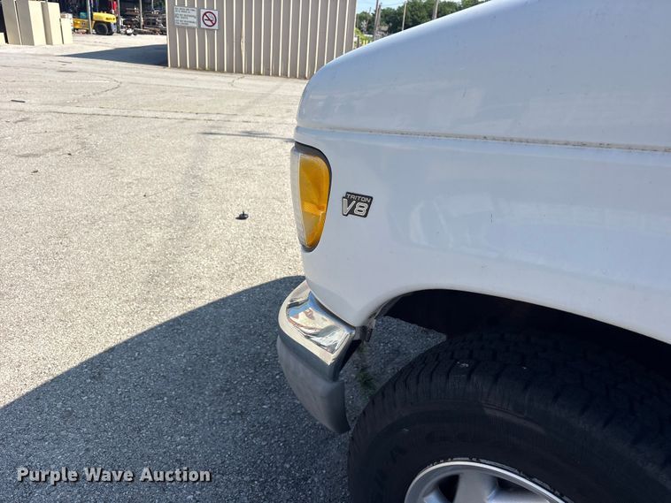 image for item FB8757 2000 Ford E350 van