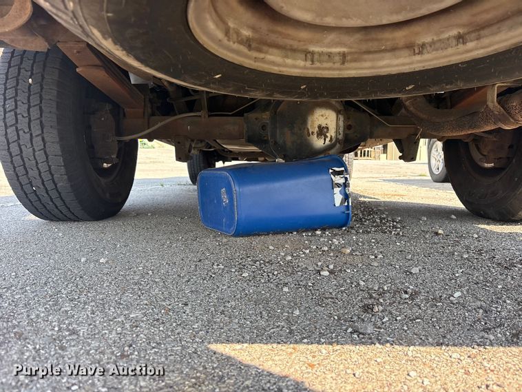 image for item FB8757 2000 Ford E350 van