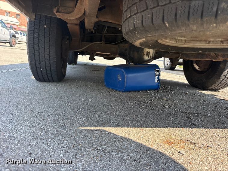 image for item FB8757 2000 Ford E350 van
