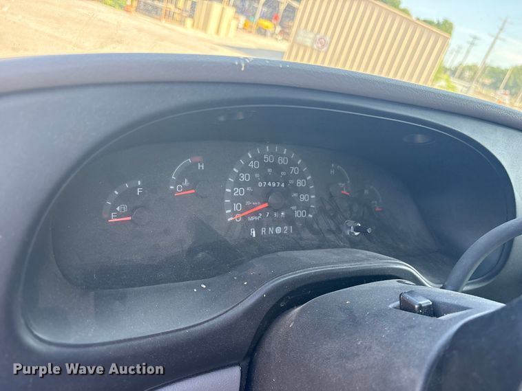 image for item FB8757 2000 Ford E350 van