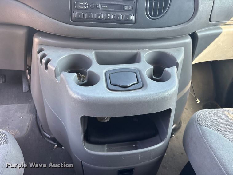 image for item FB8757 2000 Ford E350 van