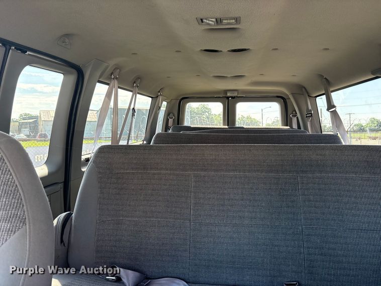 image for item FB8757 2000 Ford E350 van