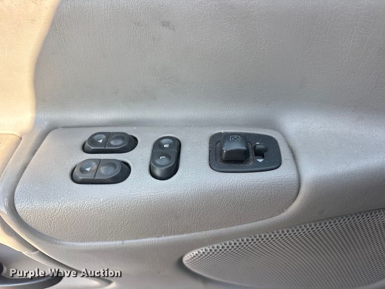 image for item FB8757 2000 Ford E350 van