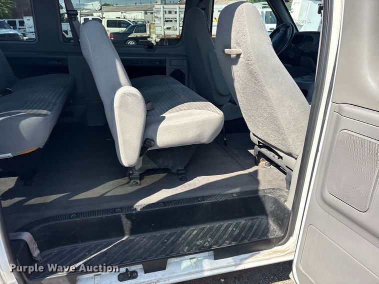 image for item FB8757 2000 Ford E350 van
