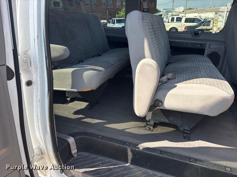 image for item FB8757 2000 Ford E350 van