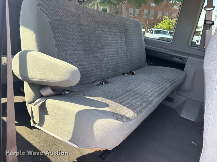 image for item FB8757 2000 Ford E350 van