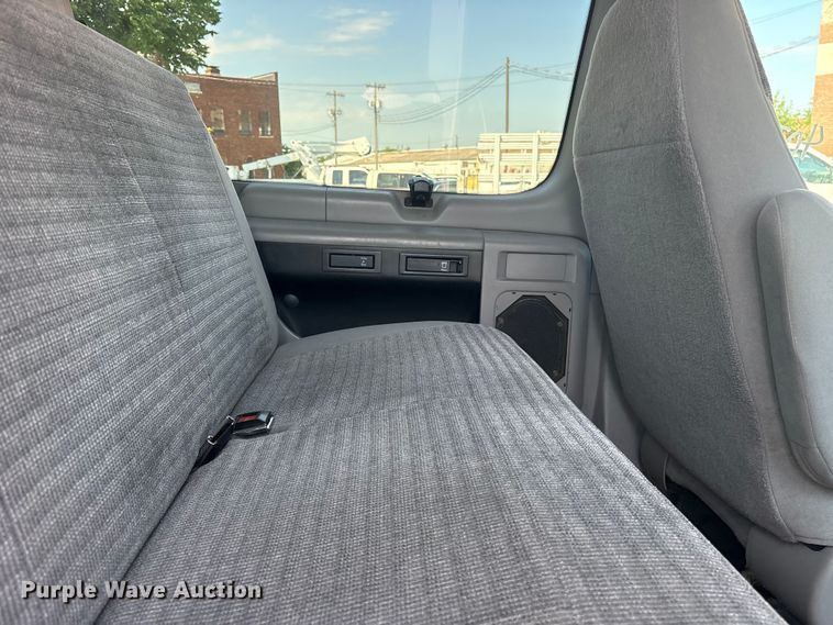 image for item FB8757 2000 Ford E350 van