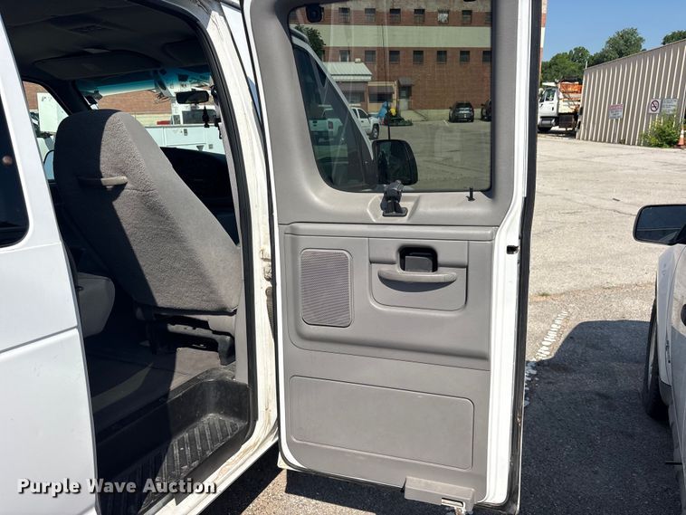 image for item FB8757 2000 Ford E350 van