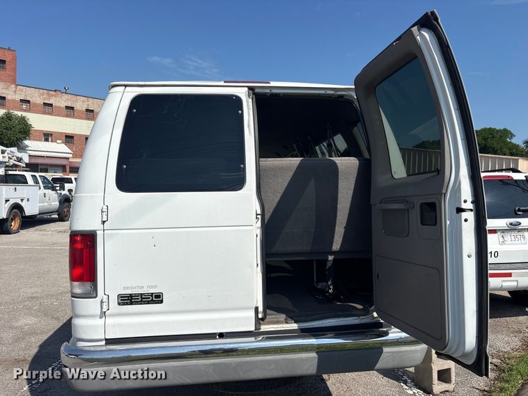 image for item FB8757 2000 Ford E350 van