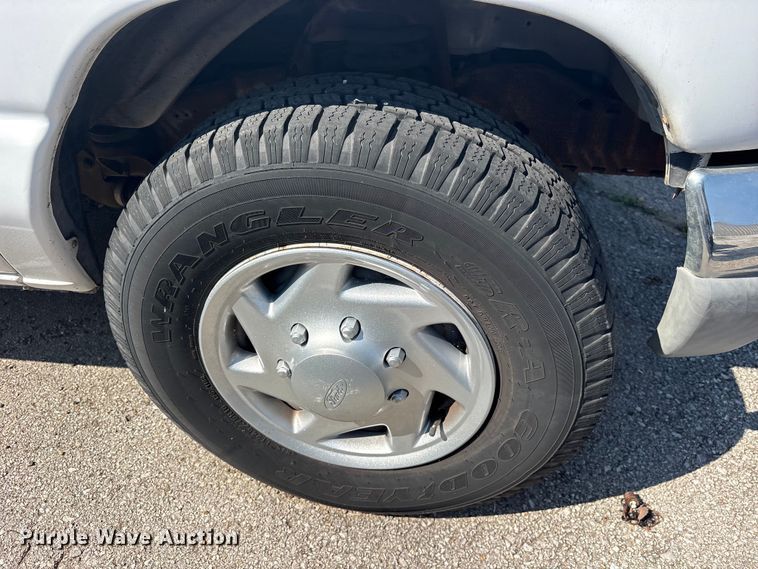 image for item FB8757 2000 Ford E350 van