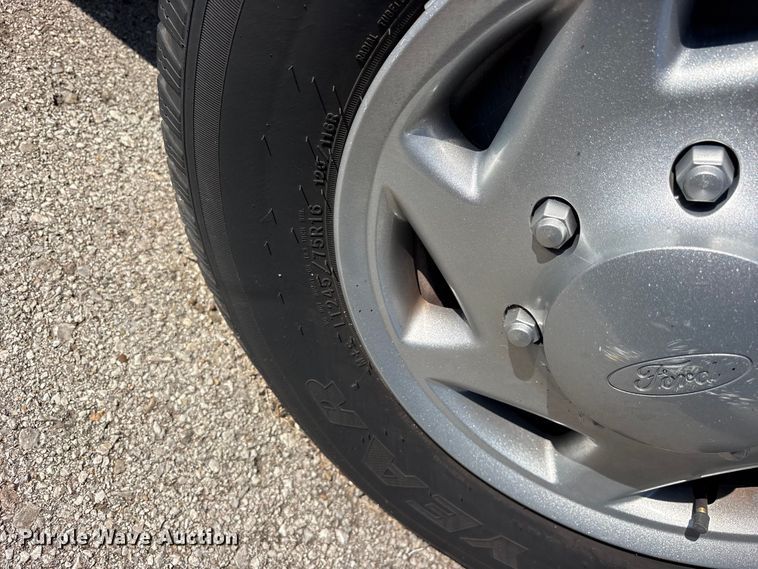 image for item FB8757 2000 Ford E350 van