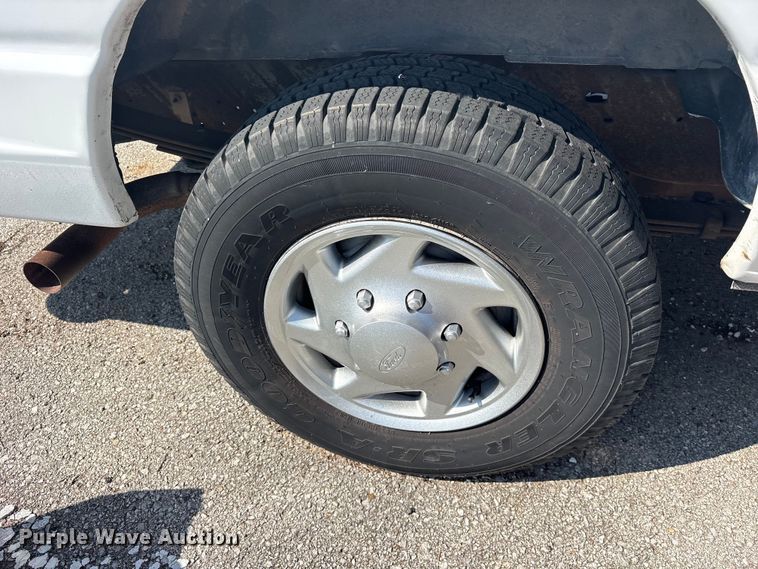 image for item FB8757 2000 Ford E350 van