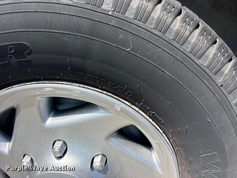 image for item FB8757 2000 Ford E350 van