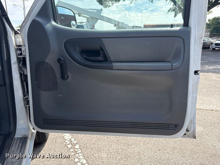 image for item FB8760 2005 Ford Ranger Ext. Cab pickup truck