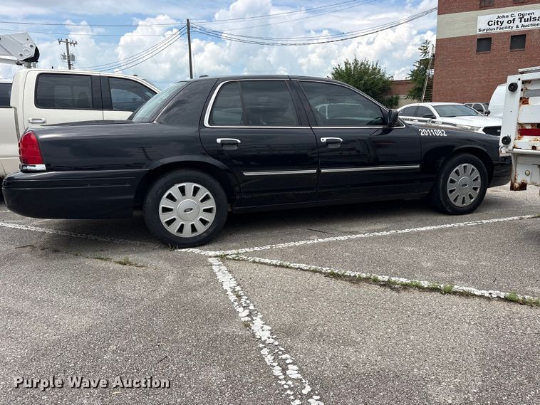 image for item FB8762 2011 Ford Crown Victoria Police Interceptor 