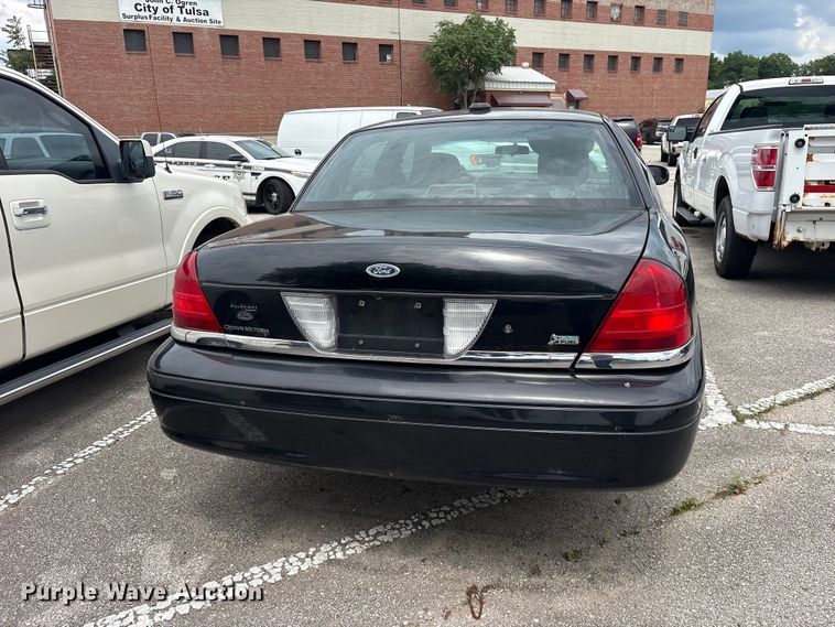 image for item FB8762 2011 Ford Crown Victoria Police Interceptor 