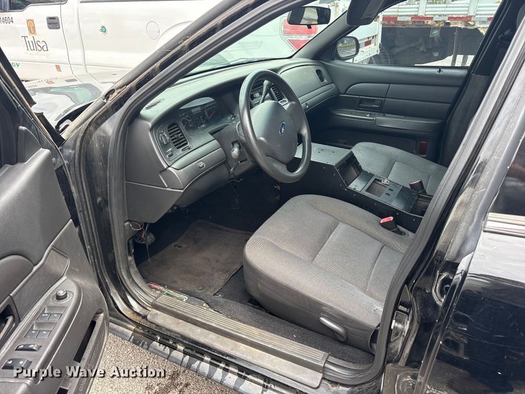 image for item FB8762 2011 Ford Crown Victoria Police Interceptor 