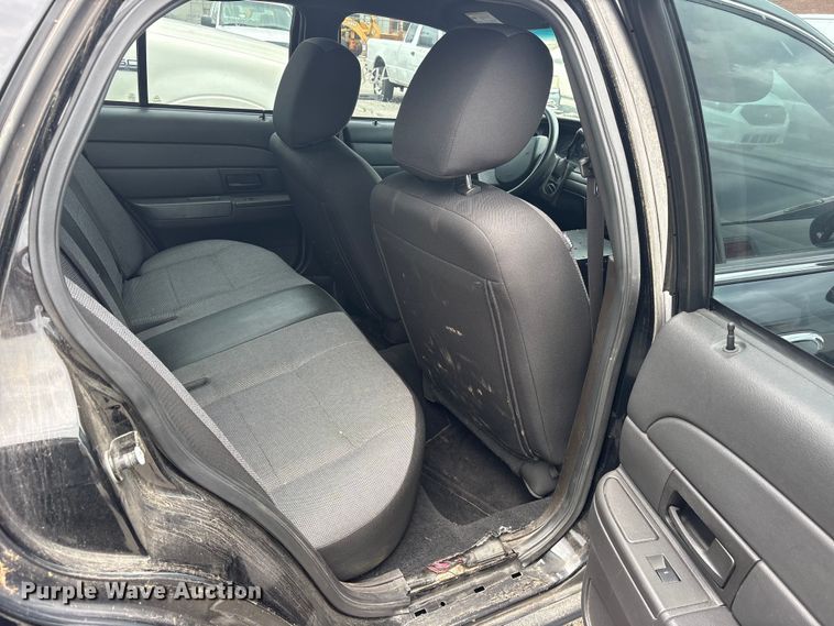 image for item FB8762 2011 Ford Crown Victoria Police Interceptor 