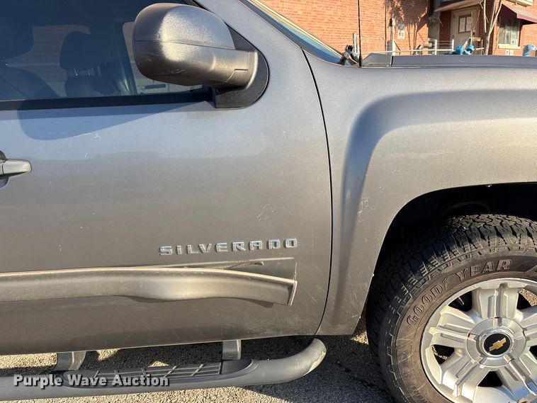 image for item FB8764 2012 Chevrolet Silverado 1500 Crew Cab pickup truck