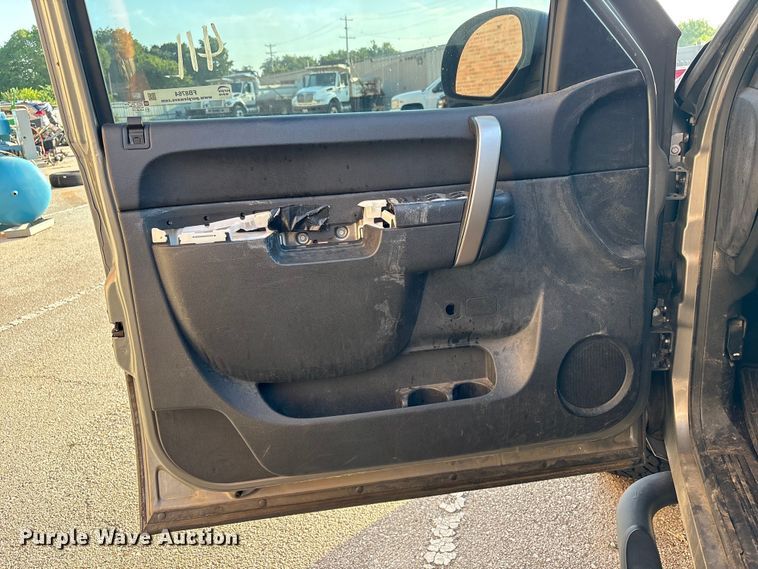 image for item FB8764 2012 Chevrolet Silverado 1500 Crew Cab pickup truck