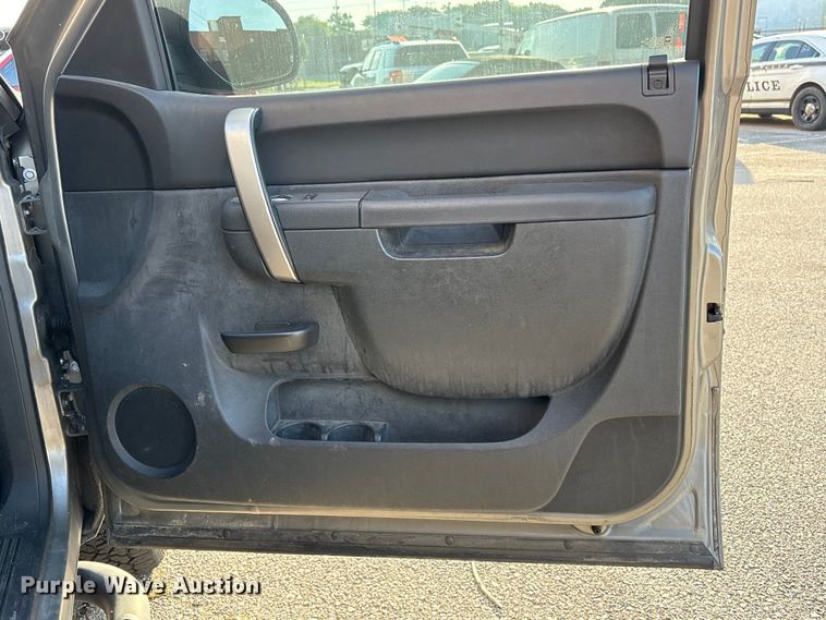 image for item FB8764 2012 Chevrolet Silverado 1500 Crew Cab pickup truck