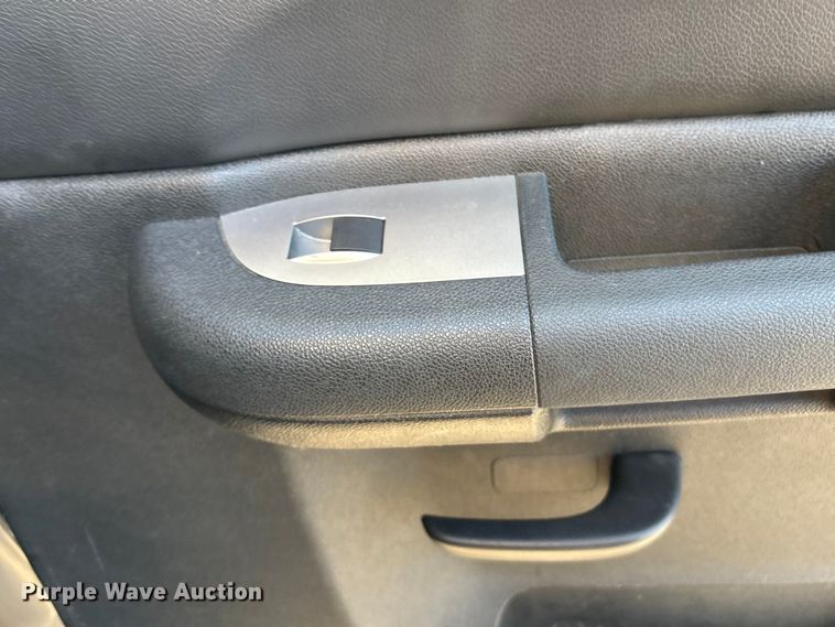 image for item FB8764 2012 Chevrolet Silverado 1500 Crew Cab pickup truck