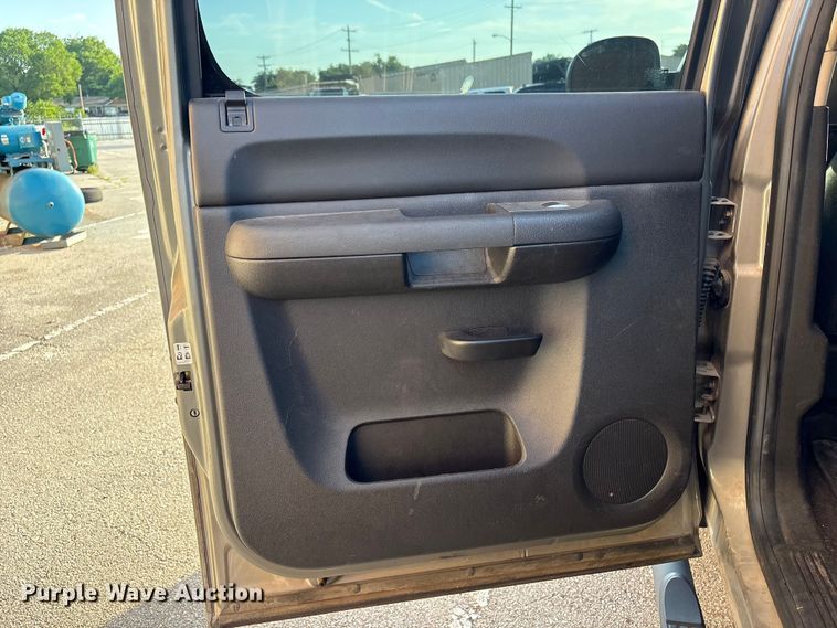 image for item FB8764 2012 Chevrolet Silverado 1500 Crew Cab pickup truck