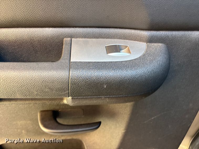 image for item FB8764 2012 Chevrolet Silverado 1500 Crew Cab pickup truck