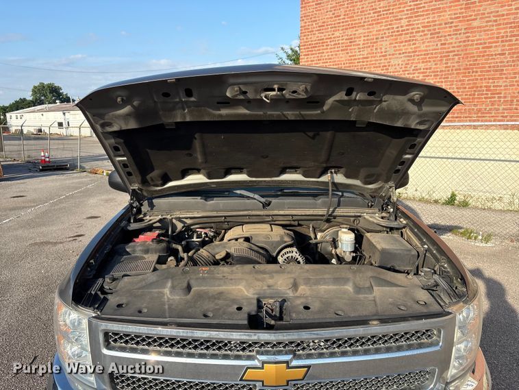 image for item FB8764 2012 Chevrolet Silverado 1500 Crew Cab pickup truck