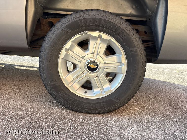 image for item FB8764 2012 Chevrolet Silverado 1500 Crew Cab pickup truck