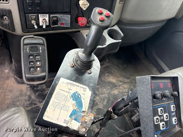 image for item FB8766 2011 International 7400 dump truck