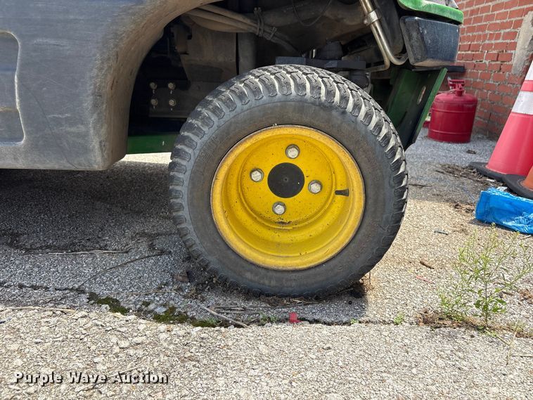 image for item FB8768 2017 John Deere 1550 lawn mower