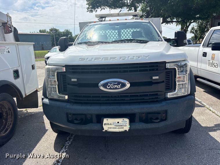 image for item FB8770 2017 Ford F450 Super Duty flatbed truck
