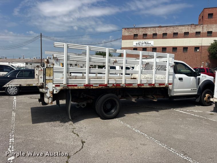 image for item FB8770 2017 Ford F450 Super Duty flatbed truck