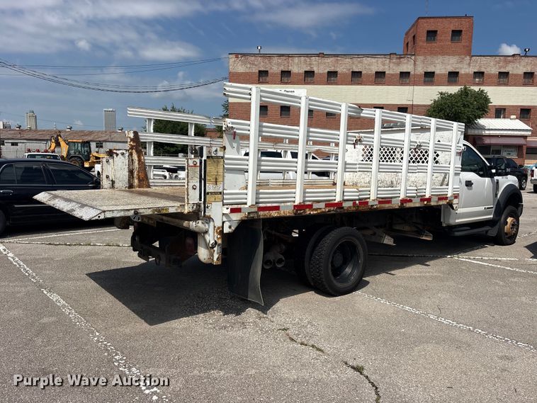 image for item FB8770 2017 Ford F450 Super Duty flatbed truck