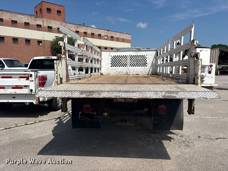 image for item FB8770 2017 Ford F450 Super Duty flatbed truck
