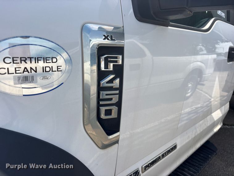 image for item FB8770 2017 Ford F450 Super Duty flatbed truck