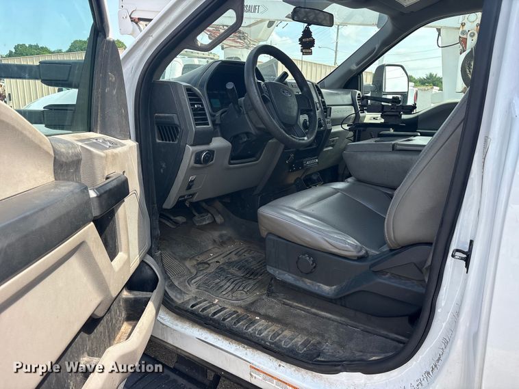 image for item FB8770 2017 Ford F450 Super Duty flatbed truck